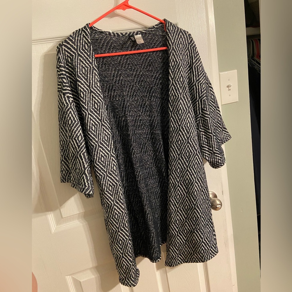 H&M black & white pattern kimono-style cardigan